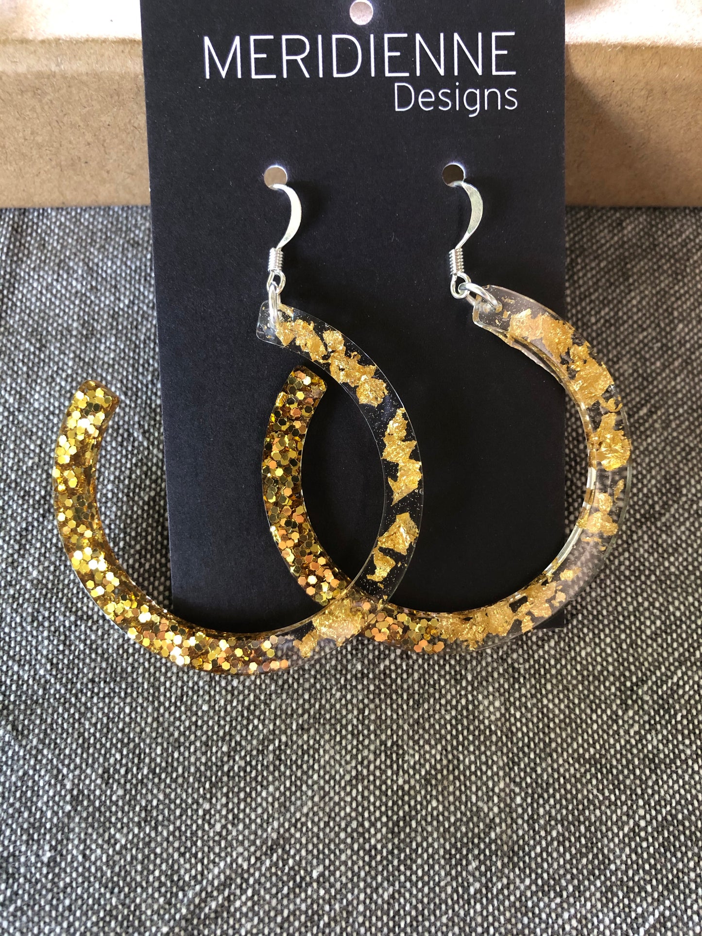 Gold glitter resin earrings