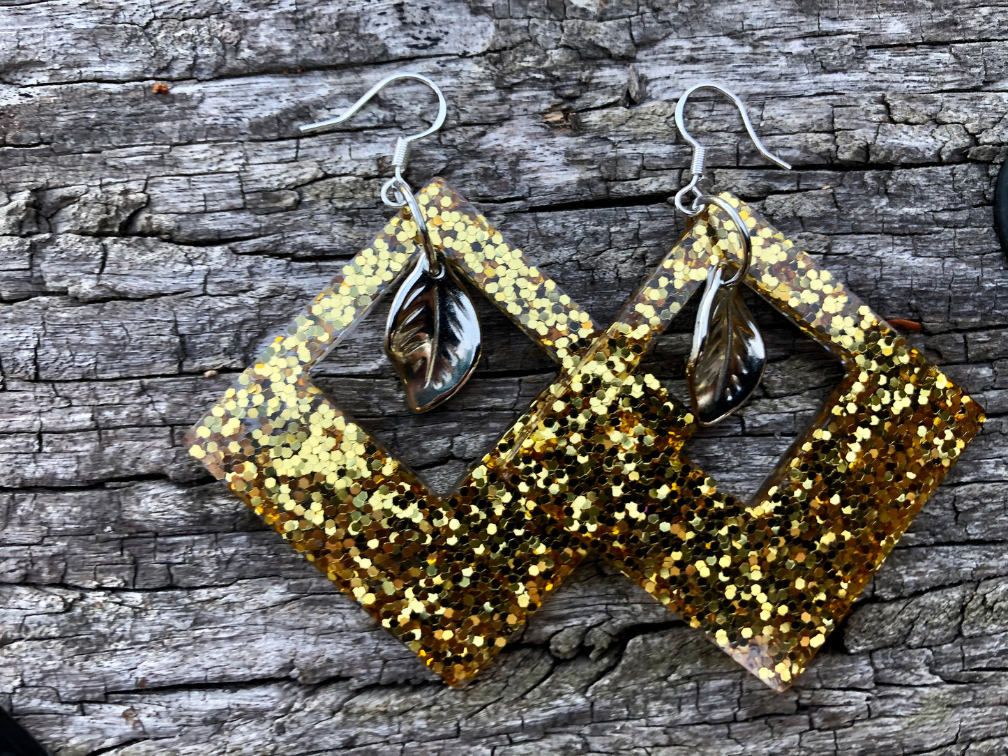 Gold glitter resin earrings