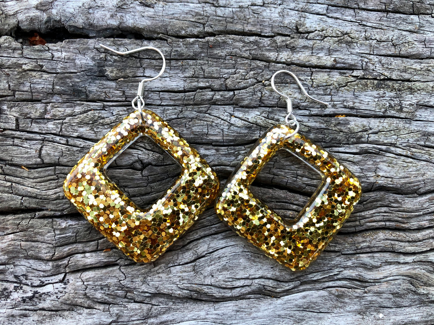 Gold glitter resin earrings