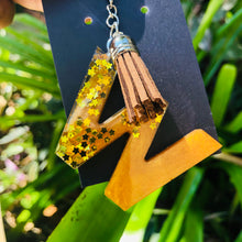 Load image into Gallery viewer, Keyring - W
