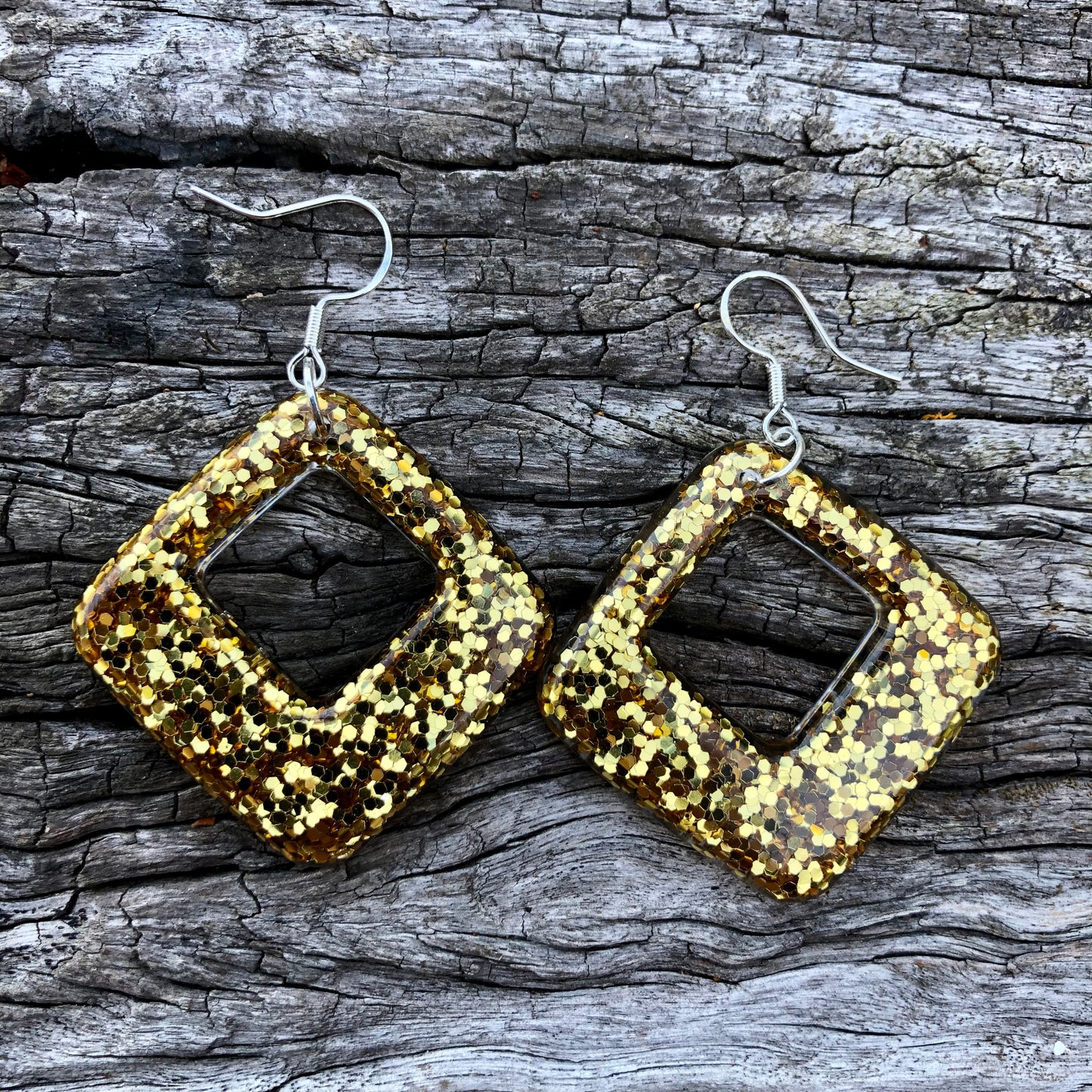 Gold glitter resin earrings