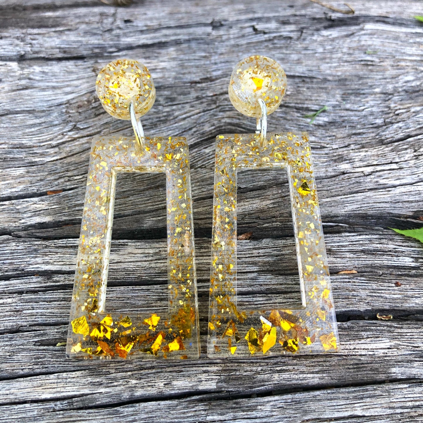 Gold glitter resin earrings