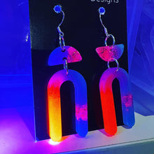 Load image into Gallery viewer, Glow UV Pink Mixed Resin Earrings
